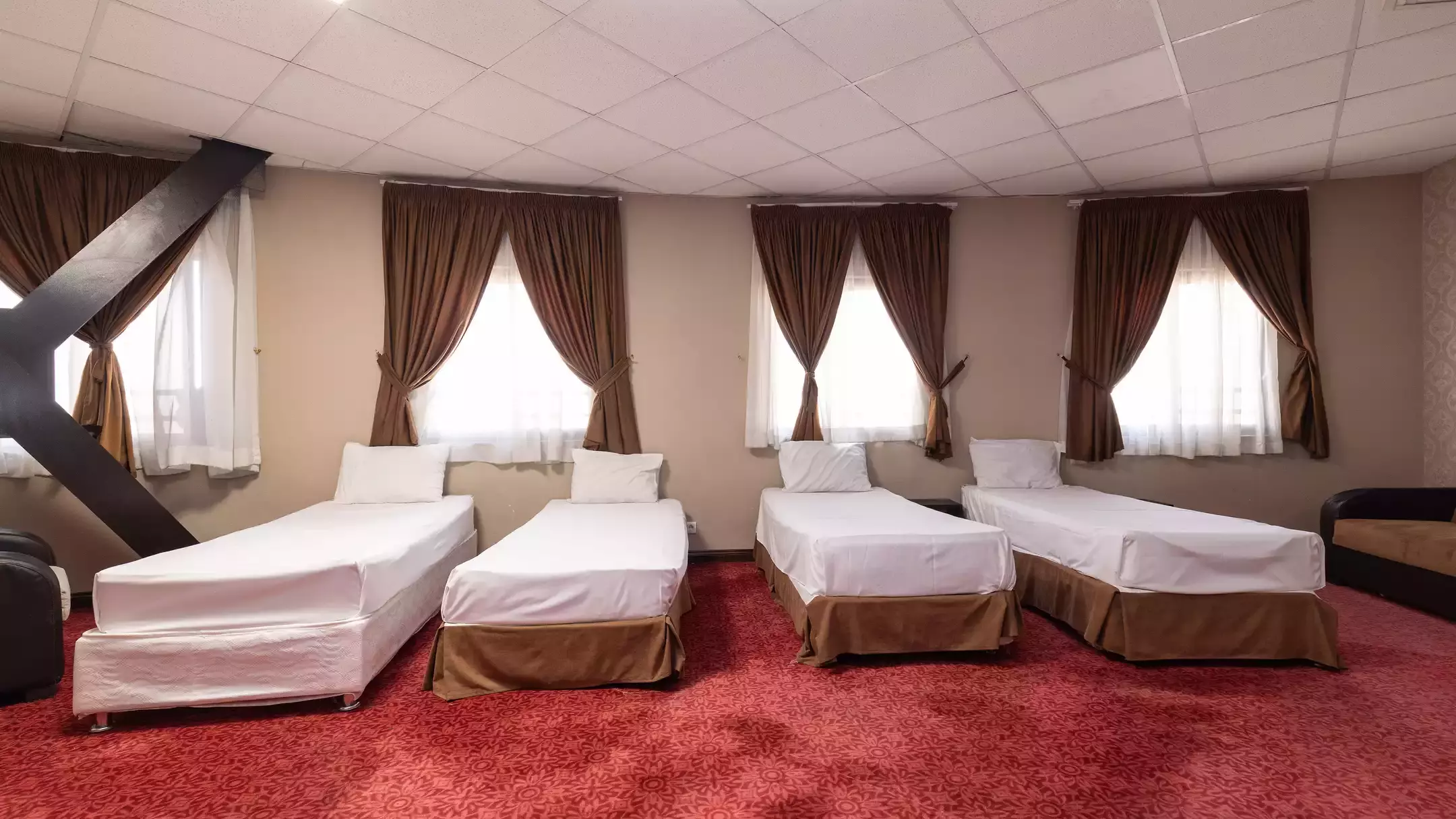 Alibaba https://cdn.alibaba.ir/ostorage/hotel-accommodation-images/670656940fe27c5a5df8fdcc_66dda5410a817712c6d5aefd_هتل ایزد - آپارتمان دوخوابه 9 تخته (1).webp